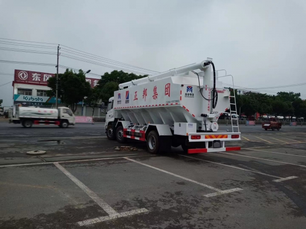 東風天錦小三軸龍擎300馬力（30方）散裝飼料運輸車